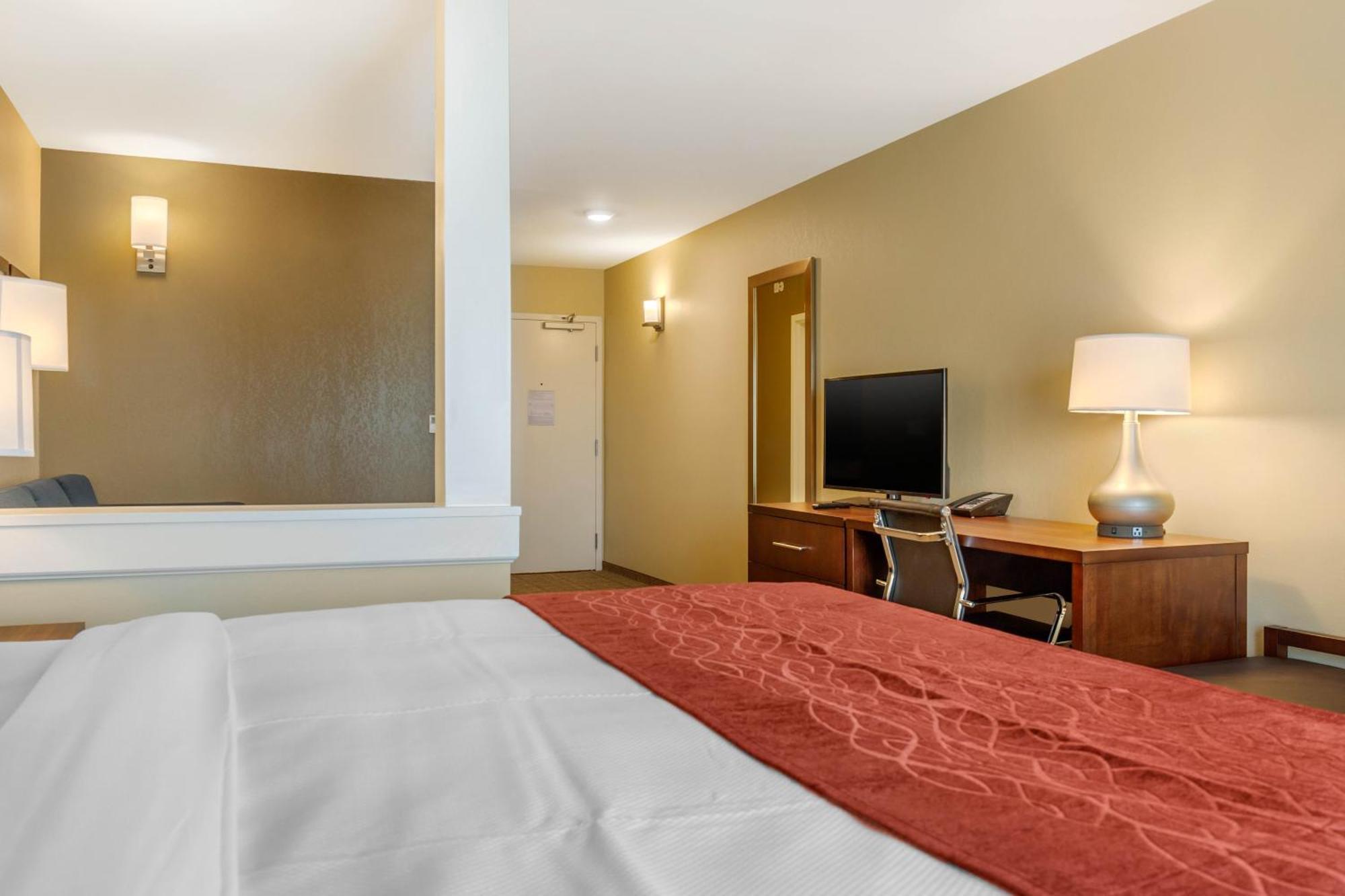 Comfort Inn & Suites Gap Amish Country Bagian luar foto