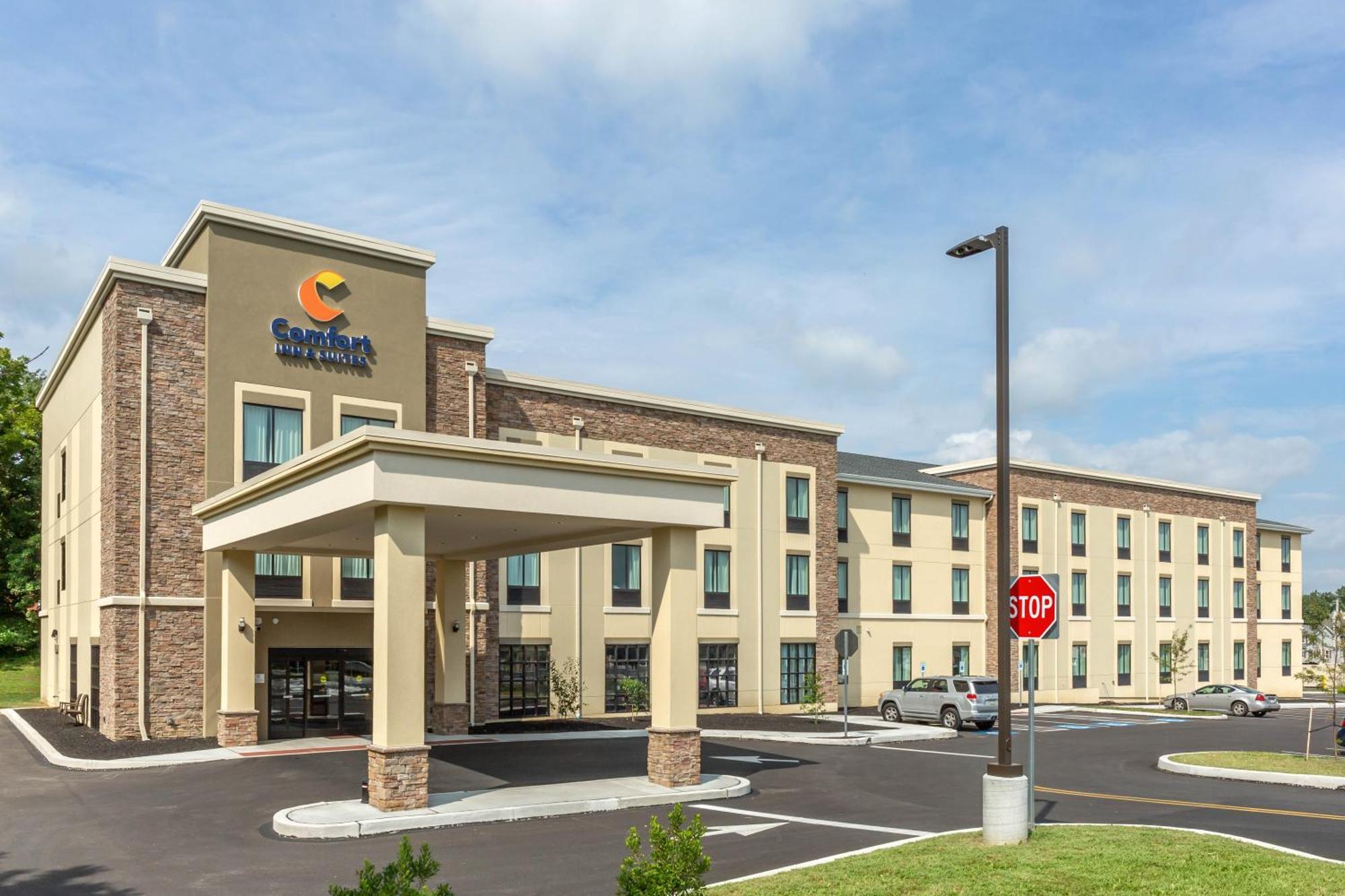 Comfort Inn & Suites Gap Amish Country Bagian luar foto