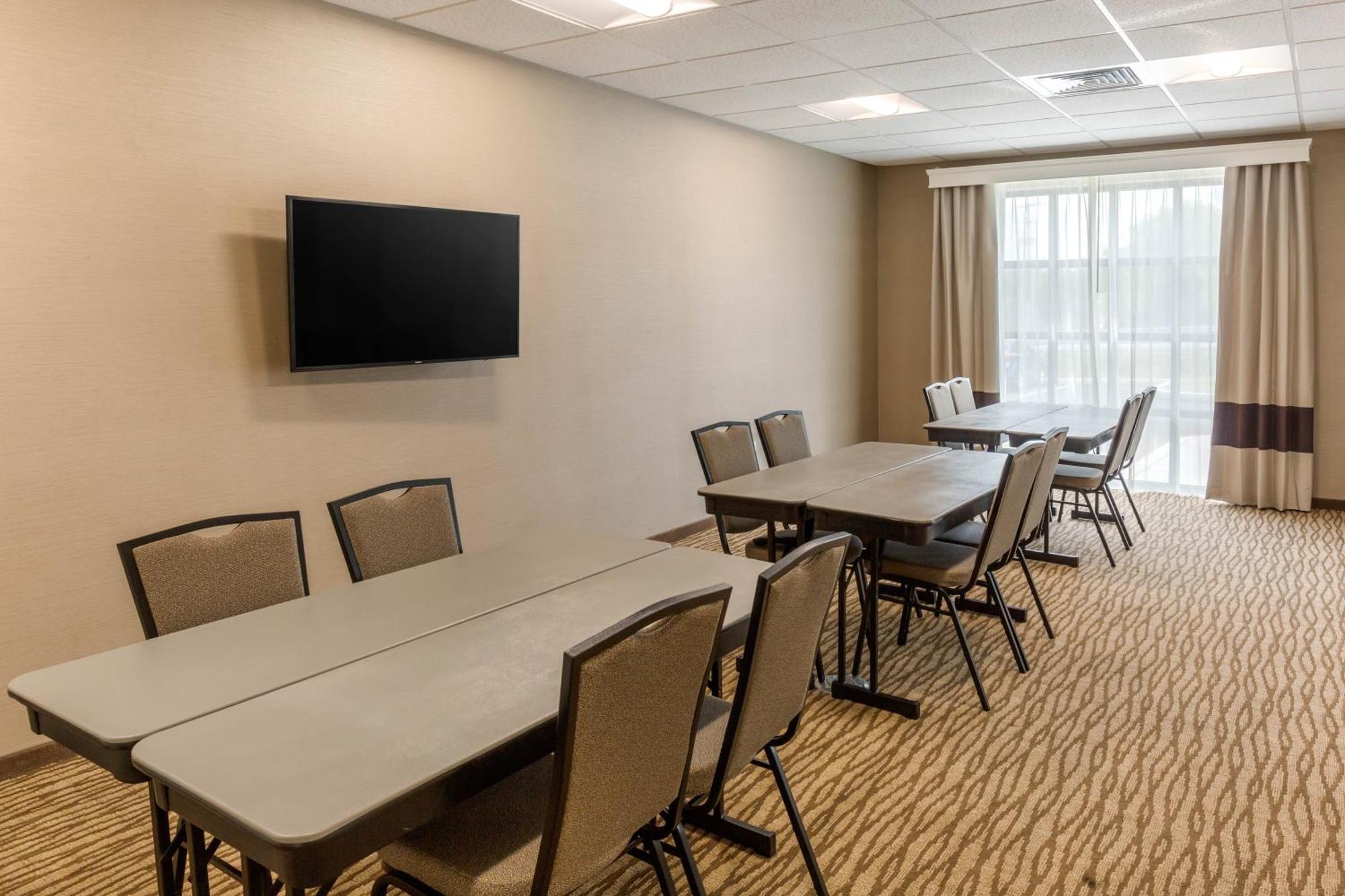Comfort Inn & Suites Gap Amish Country Bagian luar foto