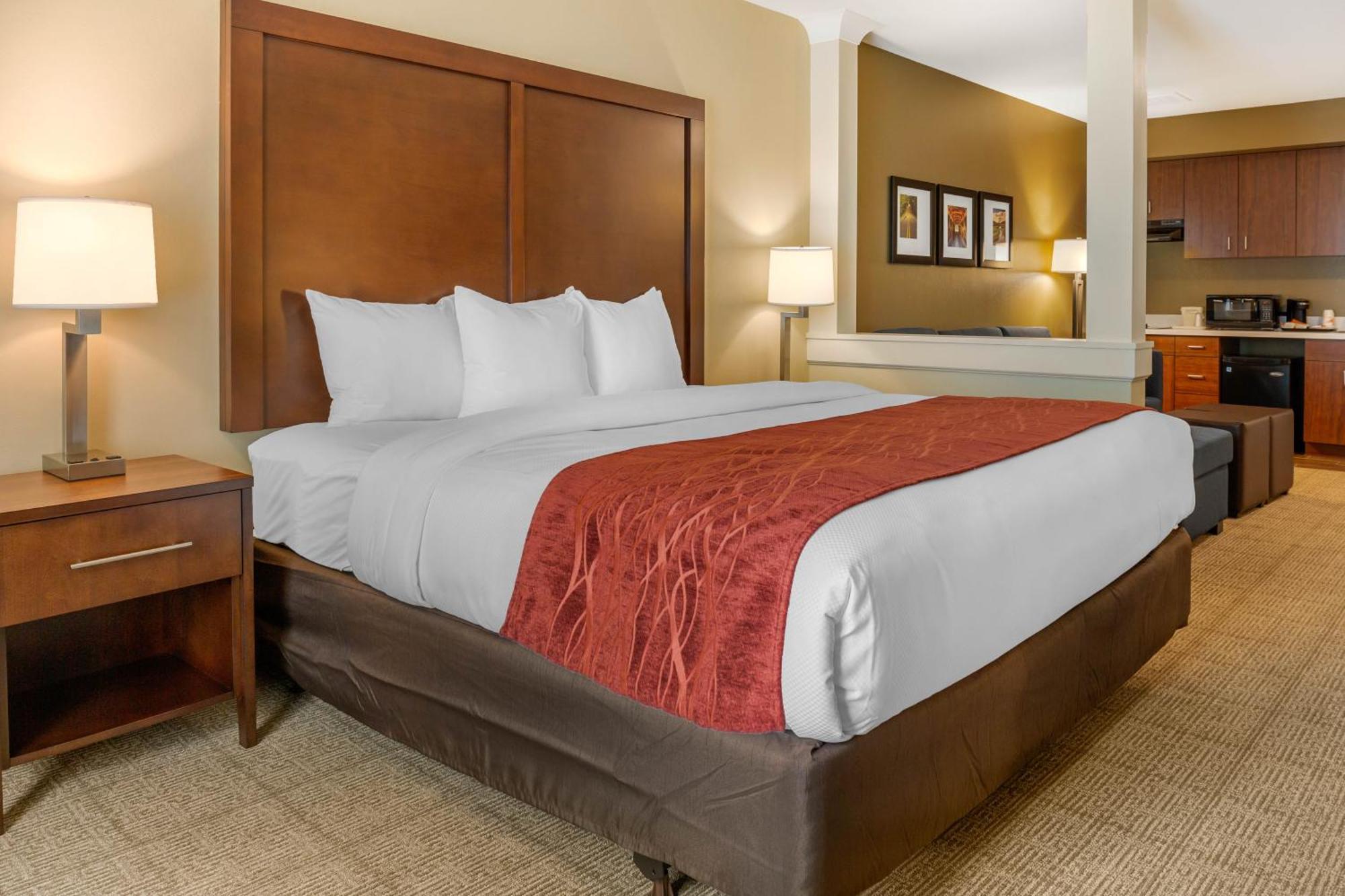 Comfort Inn & Suites Gap Amish Country Bagian luar foto